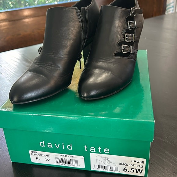 David Tate black leather booties 6.5 wide width - Picture 3 of 7